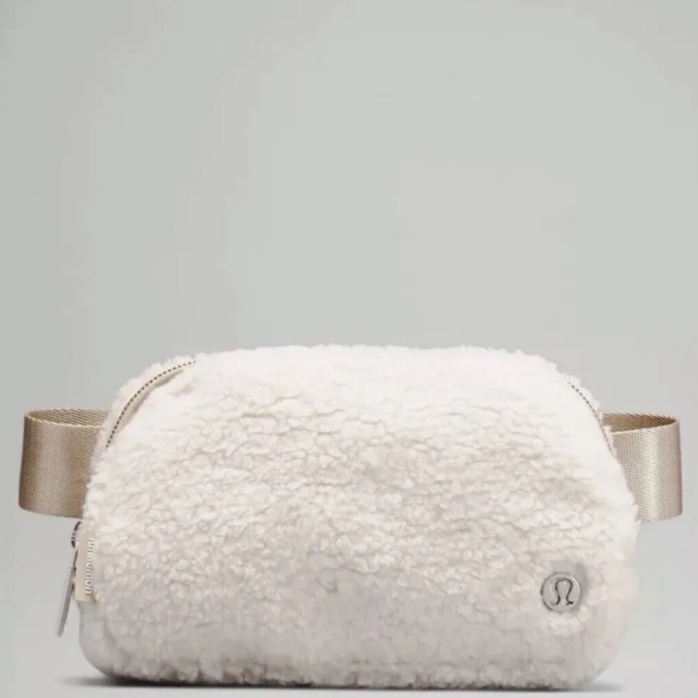 Lululemon Sherpa belt bag